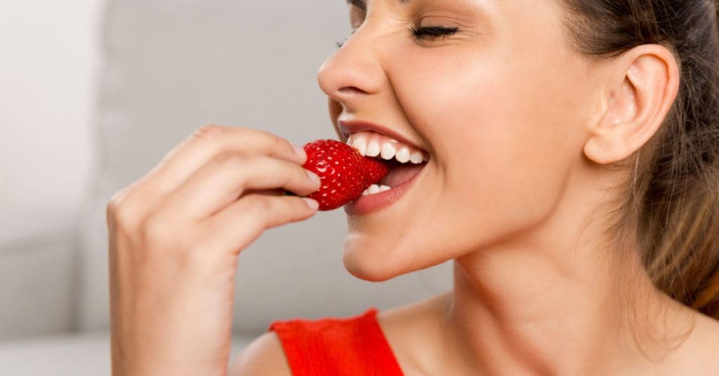 6 Natural Teeth Whitening Methods Using Basic Foods, Strawberries