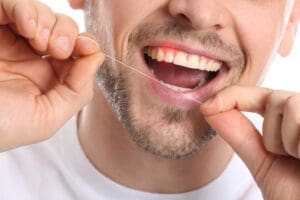 8 Reasons Why Gums Bleed When Flossing